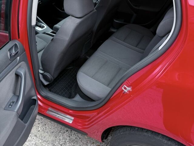 Красный Фольксваген Гольф, объемом двигателя 1.6 л и пробегом 284 тыс. км за 6300 $, фото 12 на Automoto.ua