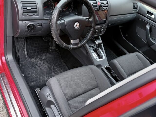 Красный Фольксваген Гольф, объемом двигателя 1.6 л и пробегом 284 тыс. км за 6300 $, фото 10 на Automoto.ua