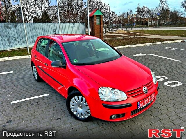 Красный Фольксваген Гольф, объемом двигателя 1.6 л и пробегом 221 тыс. км за 5999 $, фото 1 на Automoto.ua