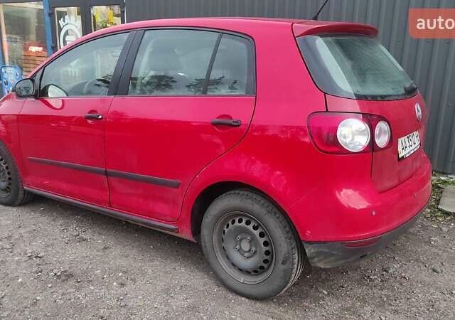 Красный Фольксваген Гольф, объемом двигателя 1.6 л и пробегом 390 тыс. км за 4600 $, фото 2 на Automoto.ua