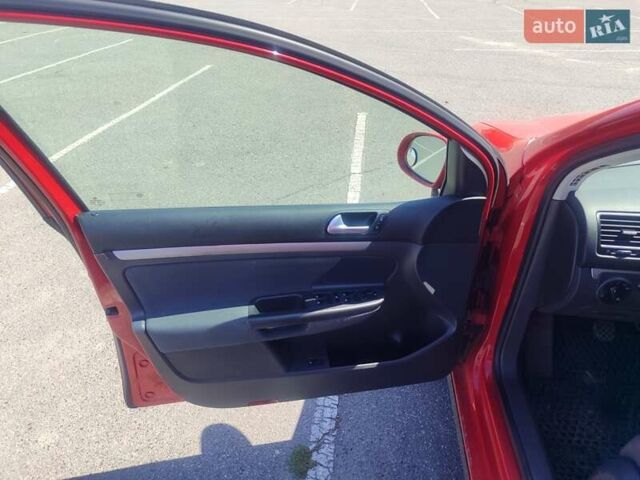 Червоний Фольксваген Гольф, об'ємом двигуна 1.6 л та пробігом 218 тис. км за 5500 $, фото 20 на Automoto.ua