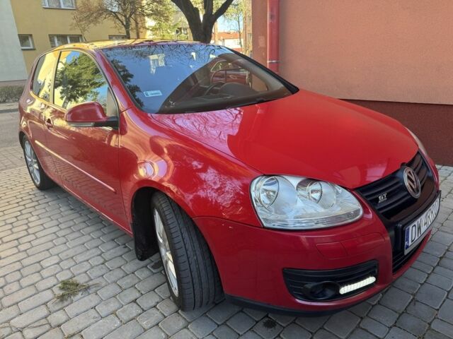 Красный Фольксваген Гольф, объемом двигателя 1.4 л и пробегом 248 тыс. км за 2500 $, фото 3 на Automoto.ua