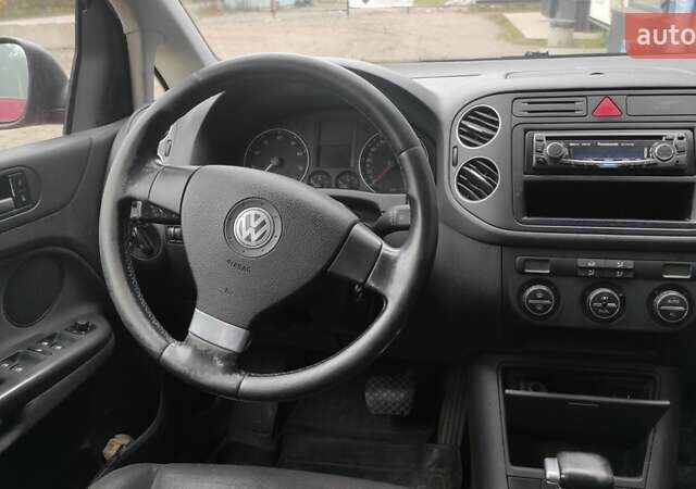 Красный Фольксваген Гольф, объемом двигателя 1.6 л и пробегом 390 тыс. км за 4600 $, фото 8 на Automoto.ua