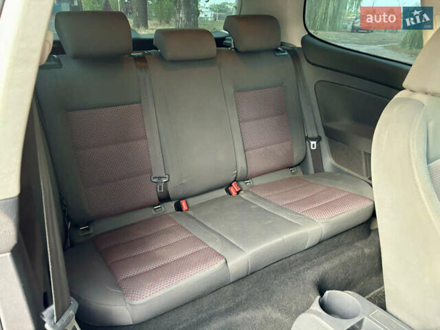 Красный Фольксваген Гольф, объемом двигателя 1.4 л и пробегом 221 тыс. км за 5599 $, фото 13 на Automoto.ua