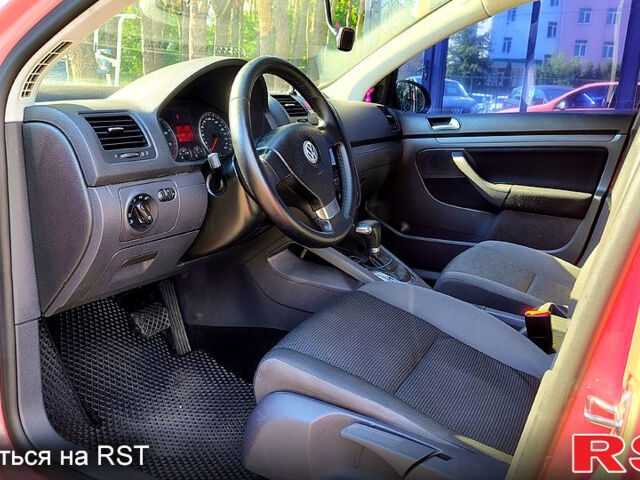 Червоний Фольксваген Гольф, об'ємом двигуна 1.6 л та пробігом 341 тис. км за 5800 $, фото 5 на Automoto.ua