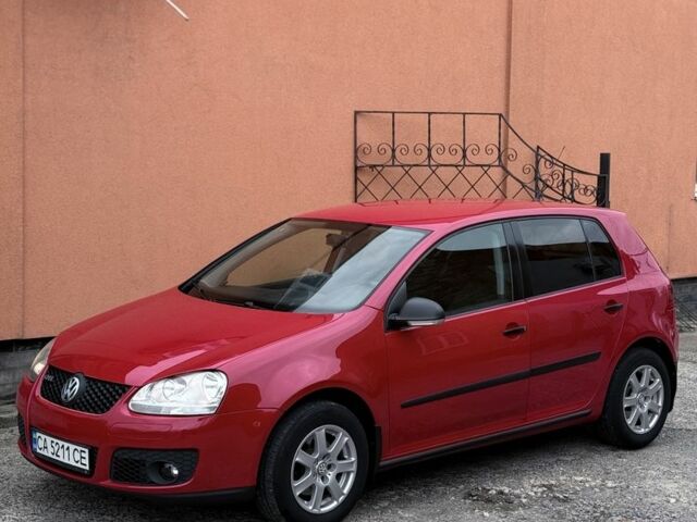 Красный Фольксваген Гольф, объемом двигателя 1.6 л и пробегом 284 тыс. км за 6300 $, фото 3 на Automoto.ua