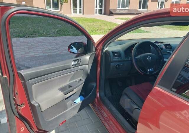 Красный Фольксваген Гольф, объемом двигателя 2 л и пробегом 316 тыс. км за 5000 $, фото 6 на Automoto.ua