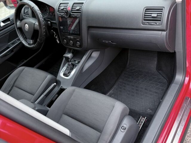 Красный Фольксваген Гольф, объемом двигателя 1.6 л и пробегом 284 тыс. км за 6300 $, фото 11 на Automoto.ua