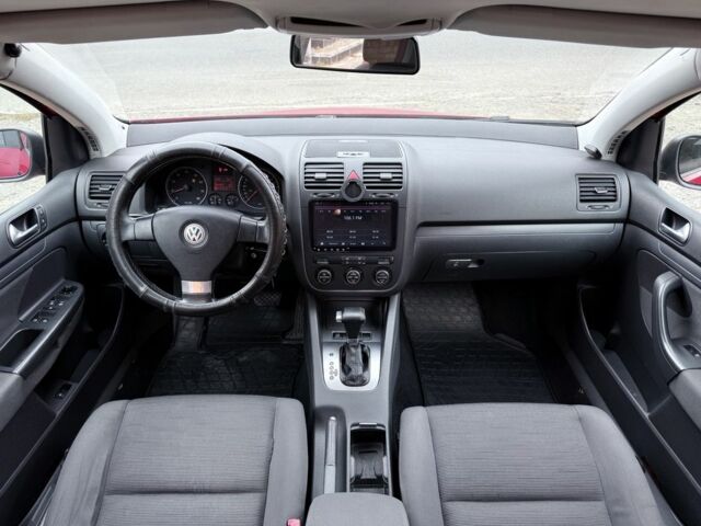 Красный Фольксваген Гольф, объемом двигателя 1.6 л и пробегом 284 тыс. км за 6300 $, фото 8 на Automoto.ua