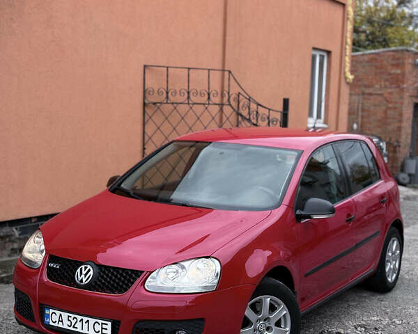 Красный Фольксваген Гольф, объемом двигателя 1.6 л и пробегом 287 тыс. км за 6200 $, фото 1 на Automoto.ua