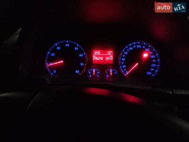 Червоний Фольксваген Гольф, об'ємом двигуна 1.6 л та пробігом 290 тис. км за 5500 $, фото 7 на Automoto.ua