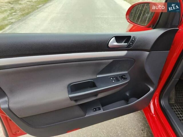 Красный Фольксваген Гольф, объемом двигателя 1.6 л и пробегом 184 тыс. км за 6450 $, фото 15 на Automoto.ua