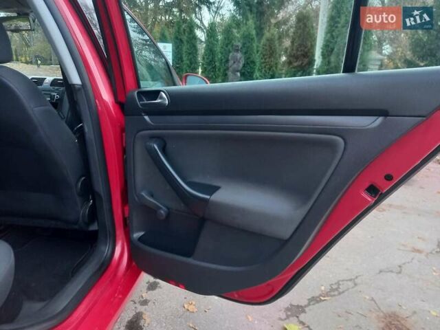 Красный Фольксваген Гольф, объемом двигателя 1.39 л и пробегом 205 тыс. км за 5399 $, фото 30 на Automoto.ua