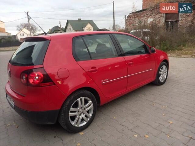 Красный Фольксваген Гольф, объемом двигателя 1.39 л и пробегом 205 тыс. км за 5399 $, фото 6 на Automoto.ua