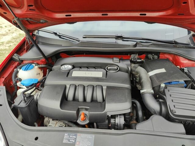 Красный Фольксваген Гольф, объемом двигателя 1.6 л и пробегом 184 тыс. км за 6450 $, фото 6 на Automoto.ua