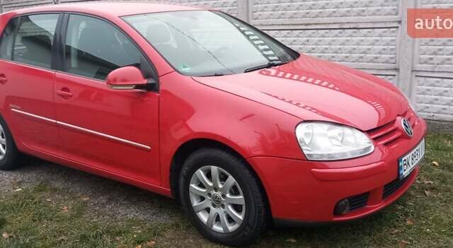 Червоний Фольксваген Гольф, об'ємом двигуна 1.4 л та пробігом 125 тис. км за 5999 $, фото 6 на Automoto.ua