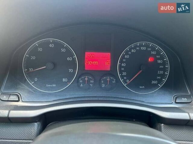 Красный Фольксваген Гольф, объемом двигателя 1.6 л и пробегом 231 тыс. км за 5500 $, фото 10 на Automoto.ua