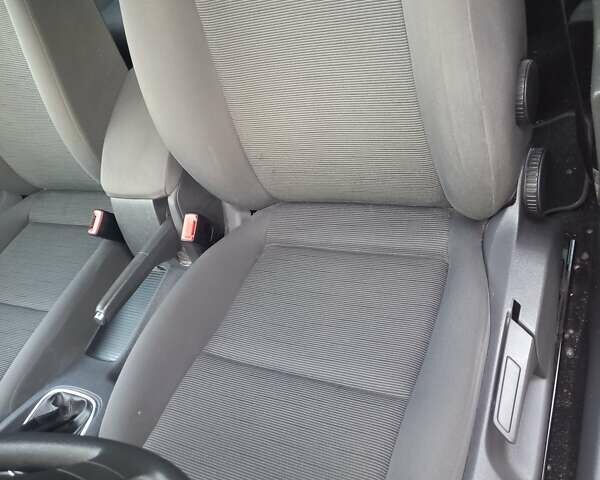 Красный Фольксваген Гольф, объемом двигателя 1.39 л и пробегом 205 тыс. км за 5399 $, фото 38 на Automoto.ua