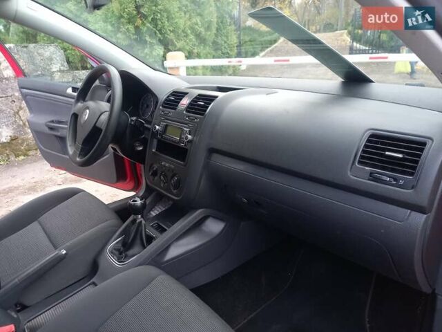 Красный Фольксваген Гольф, объемом двигателя 1.39 л и пробегом 205 тыс. км за 5399 $, фото 27 на Automoto.ua