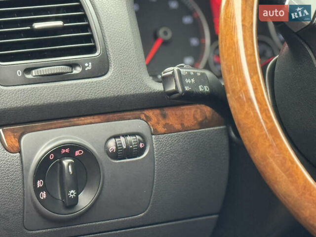 Червоний Фольксваген Гольф, об'ємом двигуна 1.4 л та пробігом 231 тис. км за 5600 $, фото 41 на Automoto.ua