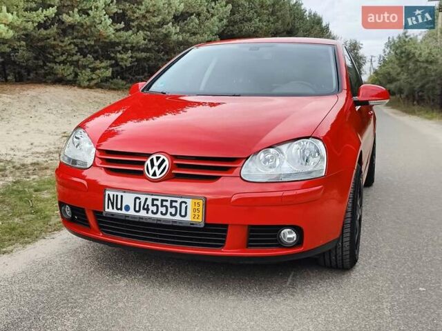 Красный Фольксваген Гольф, объемом двигателя 1.6 л и пробегом 184 тыс. км за 6450 $, фото 4 на Automoto.ua