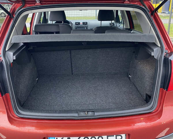 Червоний Фольксваген Гольф, об'ємом двигуна 1.6 л та пробігом 197 тис. км за 7700 $, фото 5 на Automoto.ua