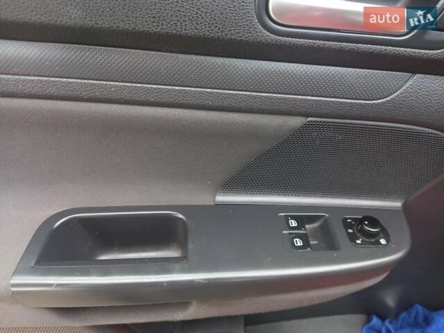 Красный Фольксваген Гольф, объемом двигателя 1.39 л и пробегом 205 тыс. км за 5399 $, фото 25 на Automoto.ua