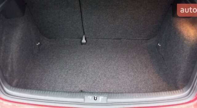 Червоний Фольксваген Гольф, об'ємом двигуна 1.4 л та пробігом 125 тис. км за 5999 $, фото 8 на Automoto.ua