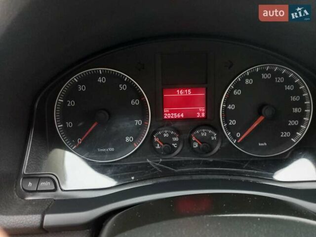 Червоний Фольксваген Гольф, об'ємом двигуна 1.4 л та пробігом 205 тис. км за 4950 $, фото 50 на Automoto.ua