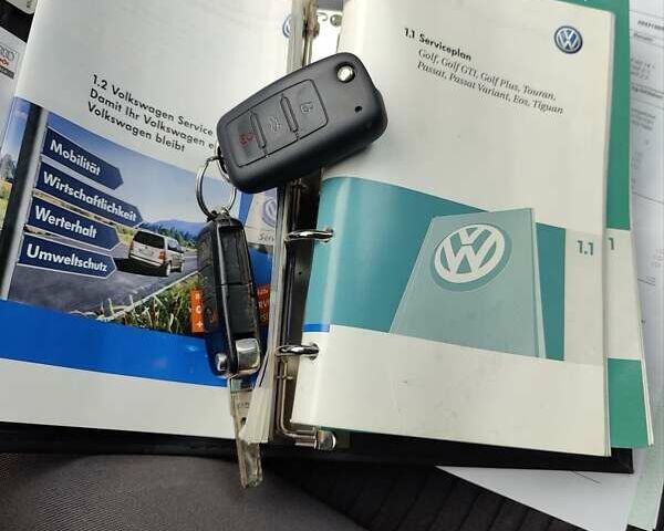 Красный Фольксваген Гольф, объемом двигателя 1.6 л и пробегом 184 тыс. км за 6450 $, фото 34 на Automoto.ua