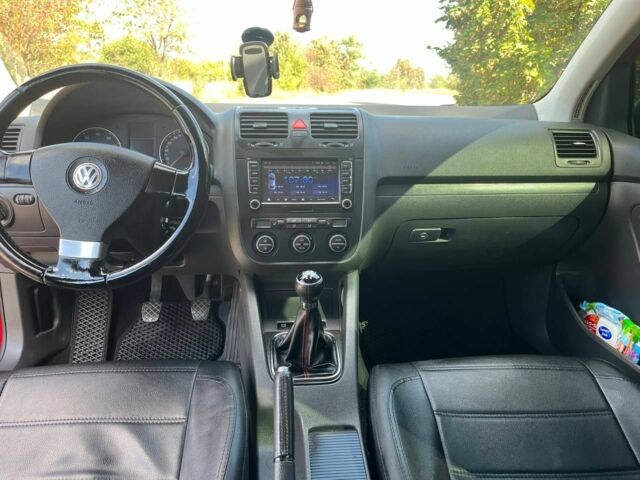 Красный Фольксваген Гольф, объемом двигателя 1.6 л и пробегом 230 тыс. км за 5300 $, фото 4 на Automoto.ua