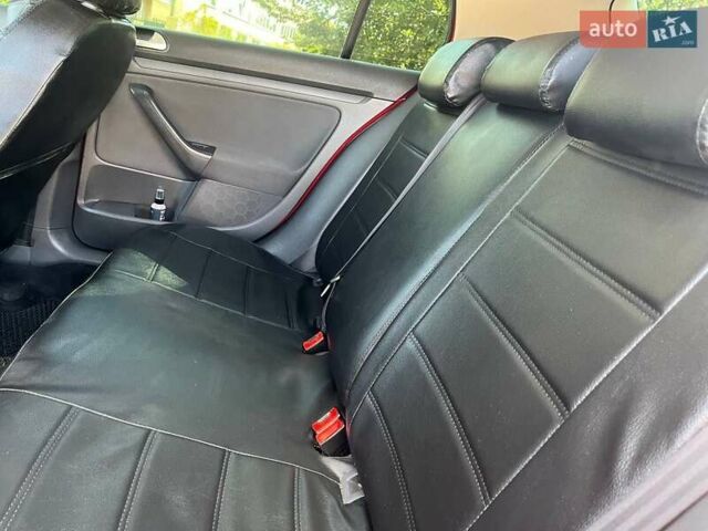 Красный Фольксваген Гольф, объемом двигателя 1.6 л и пробегом 231 тыс. км за 5500 $, фото 9 на Automoto.ua