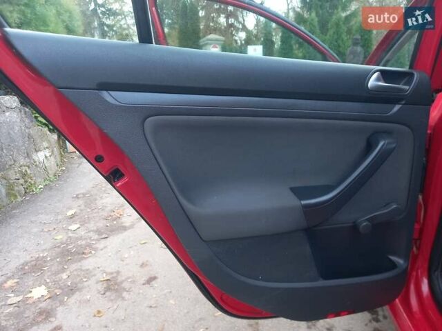 Красный Фольксваген Гольф, объемом двигателя 1.39 л и пробегом 205 тыс. км за 5399 $, фото 42 на Automoto.ua