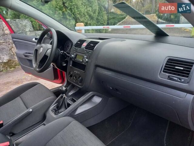 Червоний Фольксваген Гольф, об'ємом двигуна 1.4 л та пробігом 205 тис. км за 4950 $, фото 36 на Automoto.ua