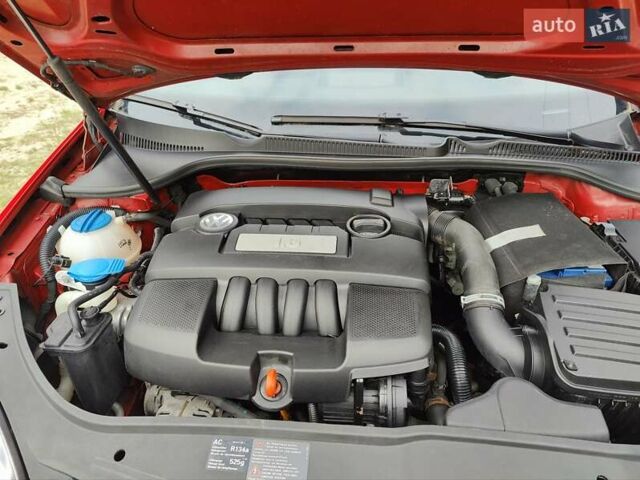 Красный Фольксваген Гольф, объемом двигателя 1.6 л и пробегом 184 тыс. км за 6450 $, фото 29 на Automoto.ua