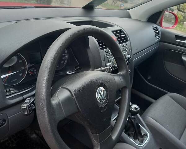 Красный Фольксваген Гольф, объемом двигателя 1.39 л и пробегом 205 тыс. км за 5399 $, фото 24 на Automoto.ua