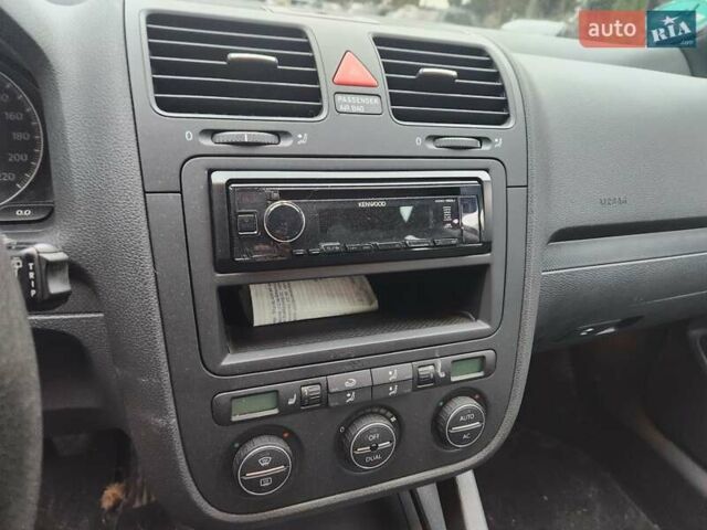 Червоний Фольксваген Гольф, об'ємом двигуна 1.4 л та пробігом 320 тис. км за 5700 $, фото 2 на Automoto.ua