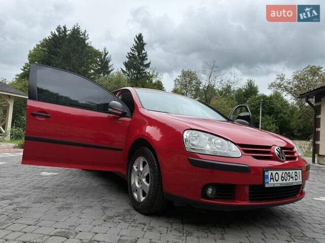 Красный Фольксваген Гольф, объемом двигателя 1.6 л и пробегом 126 тыс. км за 6799 $, фото 5 на Automoto.ua