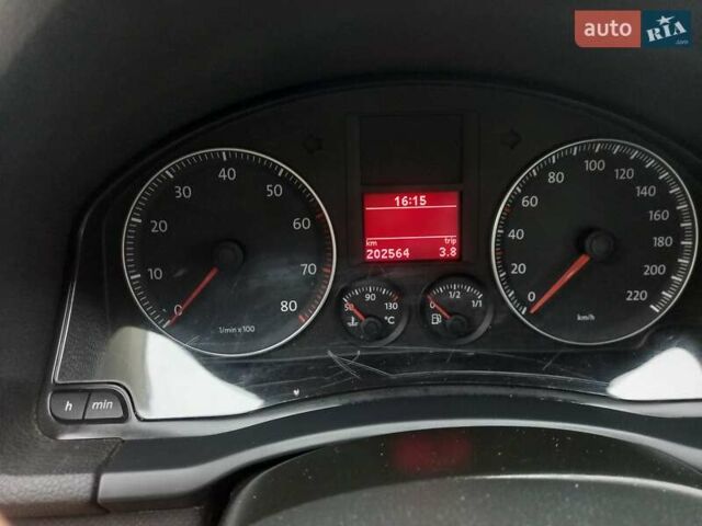 Красный Фольксваген Гольф, объемом двигателя 1.39 л и пробегом 205 тыс. км за 5399 $, фото 47 на Automoto.ua