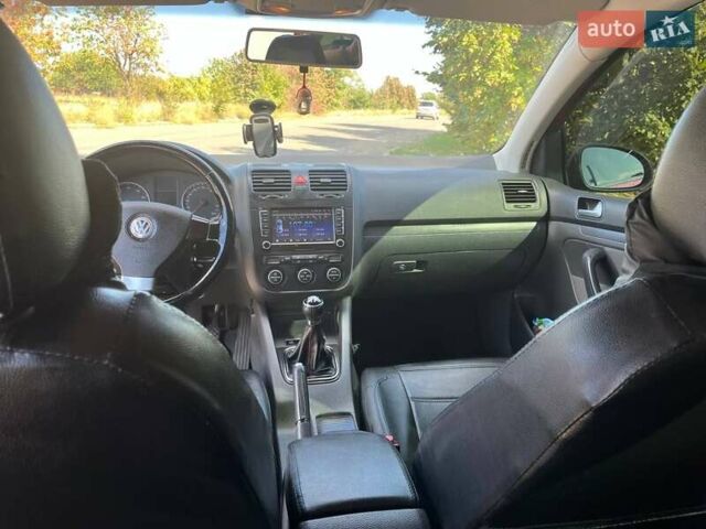 Красный Фольксваген Гольф, объемом двигателя 1.6 л и пробегом 231 тыс. км за 5500 $, фото 3 на Automoto.ua