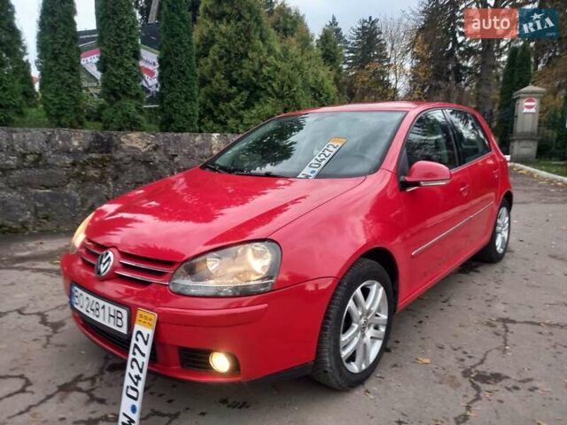 Красный Фольксваген Гольф, объемом двигателя 1.39 л и пробегом 205 тыс. км за 5399 $, фото 1 на Automoto.ua