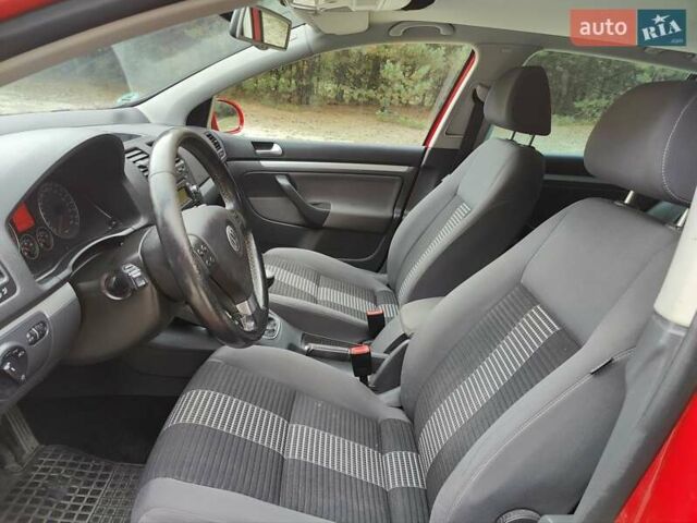 Красный Фольксваген Гольф, объемом двигателя 1.6 л и пробегом 184 тыс. км за 6450 $, фото 11 на Automoto.ua