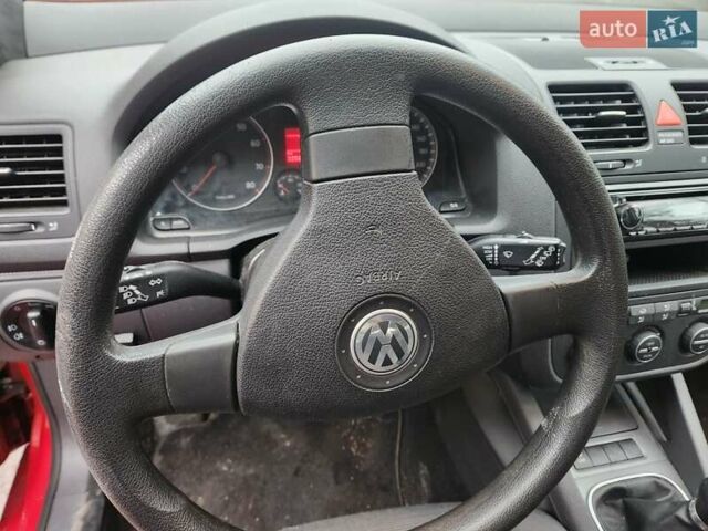 Червоний Фольксваген Гольф, об'ємом двигуна 1.4 л та пробігом 320 тис. км за 5700 $, фото 3 на Automoto.ua