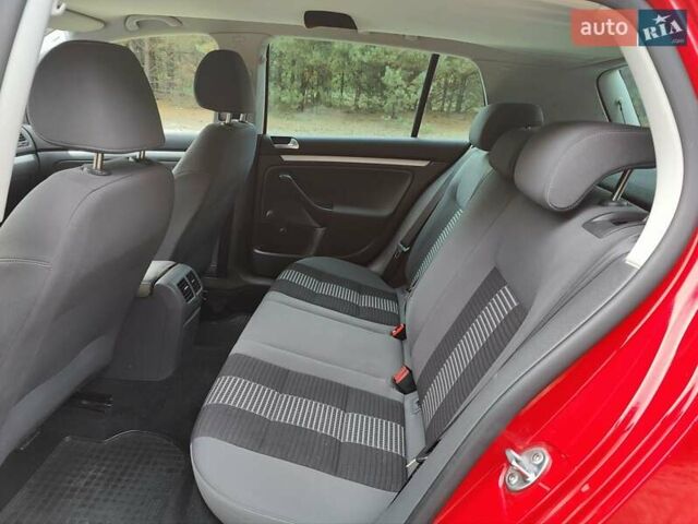 Красный Фольксваген Гольф, объемом двигателя 1.6 л и пробегом 184 тыс. км за 6450 $, фото 18 на Automoto.ua