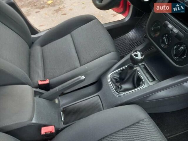 Червоний Фольксваген Гольф, об'ємом двигуна 1.4 л та пробігом 205 тис. км за 4950 $, фото 34 на Automoto.ua