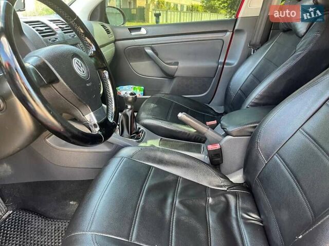 Красный Фольксваген Гольф, объемом двигателя 1.6 л и пробегом 231 тыс. км за 5500 $, фото 7 на Automoto.ua