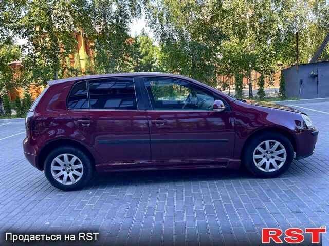Красный Фольксваген Гольф, объемом двигателя 1.4 л и пробегом 250 тыс. км за 3999 $, фото 3 на Automoto.ua