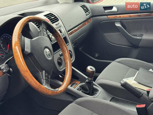 Червоний Фольксваген Гольф, об'ємом двигуна 1.4 л та пробігом 231 тис. км за 5600 $, фото 40 на Automoto.ua