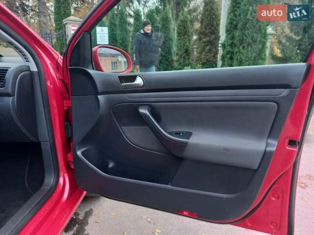Красный Фольксваген Гольф, объемом двигателя 1.39 л и пробегом 205 тыс. км за 5399 $, фото 26 на Automoto.ua