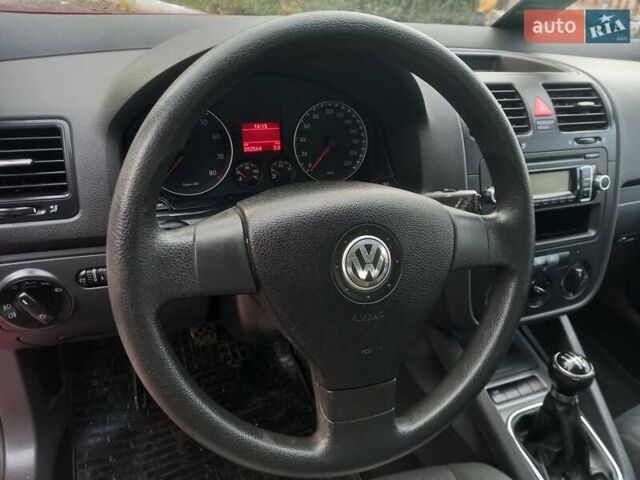 Красный Фольксваген Гольф, объемом двигателя 1.39 л и пробегом 205 тыс. км за 5399 $, фото 45 на Automoto.ua